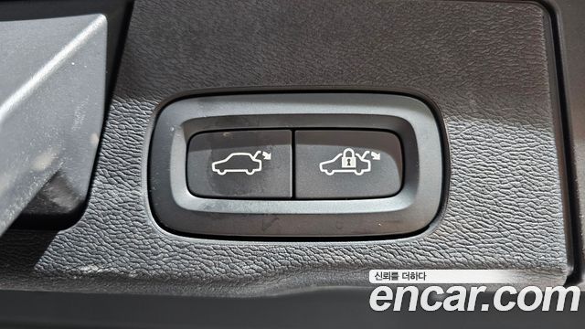Volvo XC60 2020 — photo 30