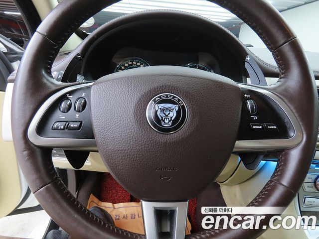 Jaguar XF 2015 — photo 9