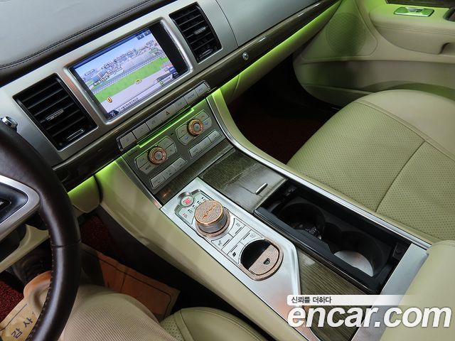 Jaguar XF 2015 — photo 10