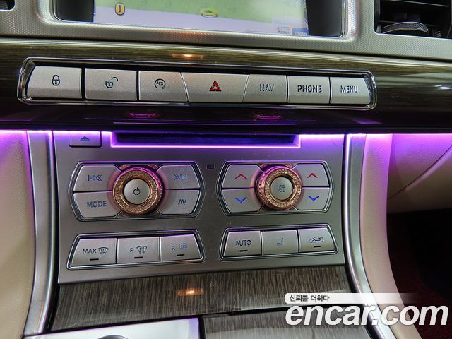 Jaguar XF 2015 — photo 13
