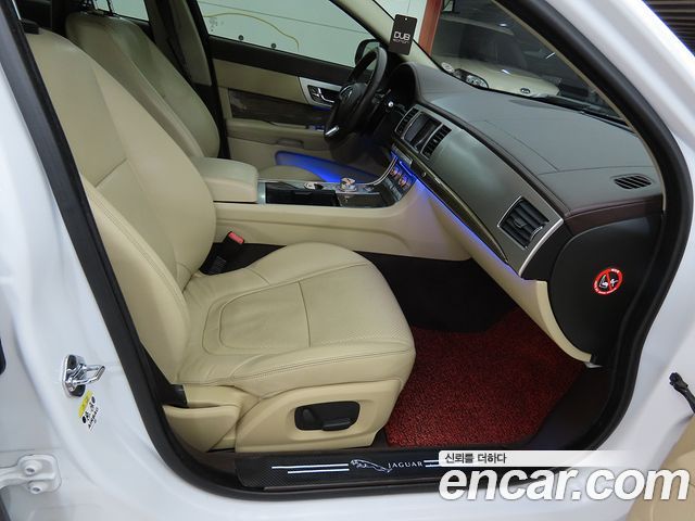 Jaguar XF 2015 — photo 16