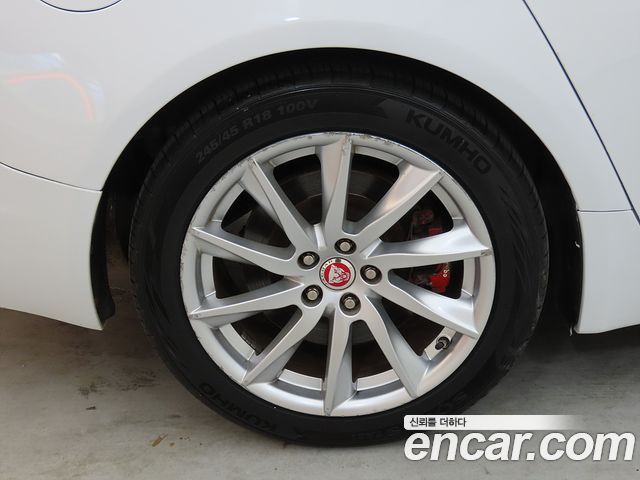 Jaguar XF 2015 — photo 20