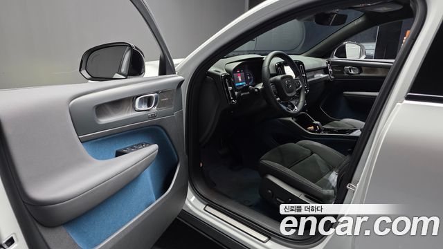 Volvo C40 2023 — photo 13