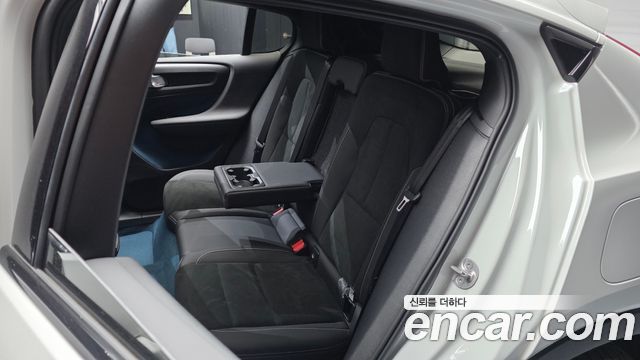 Volvo C40 2023 — photo 18