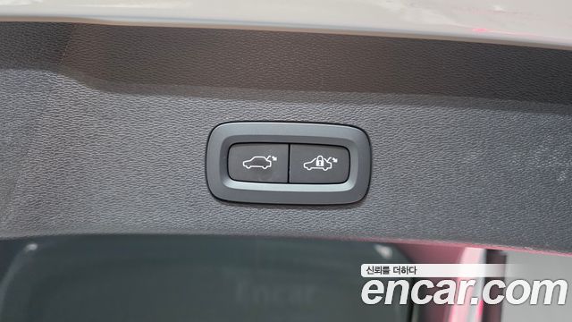 Volvo C40 2023 — photo 25
