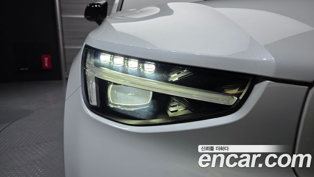 Volvo C40 2023 — photo 8