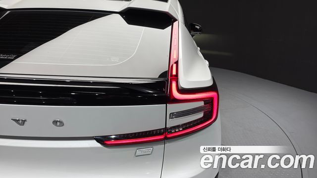 Volvo C40 2023 — photo 9