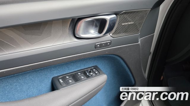 Volvo C40 2023 — photo 14