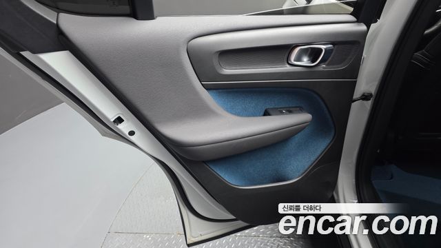 Volvo C40 2023 — photo 15