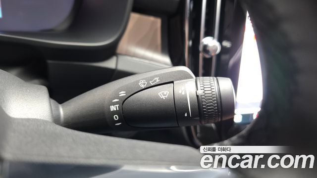 Volvo C40 2023 — photo 29