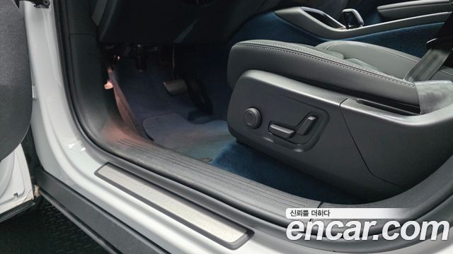 Volvo C40 2023 — photo 32
