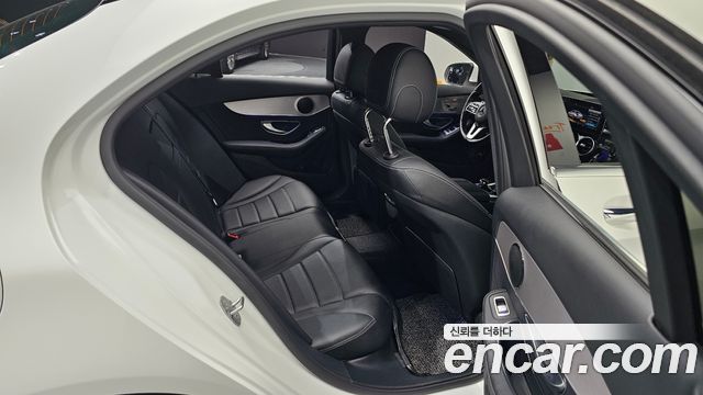 Mercedes-Benz C-Class 2020 — photo 11