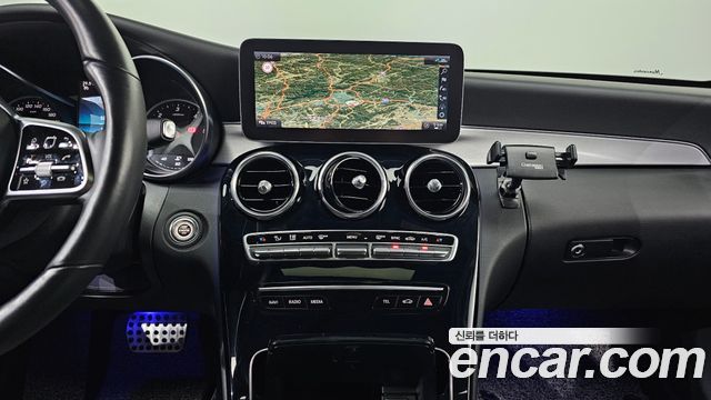 Mercedes-Benz C-Class 2020 — photo 16