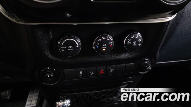 Jeep Wrangler 2016 — photo 16