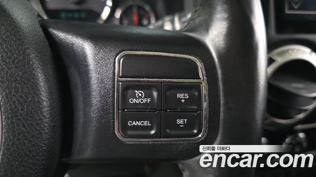 Jeep Wrangler 2016 — photo 19