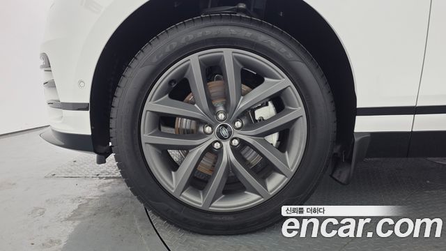 Land Rover Range Rover Velar 2026 — photo 8