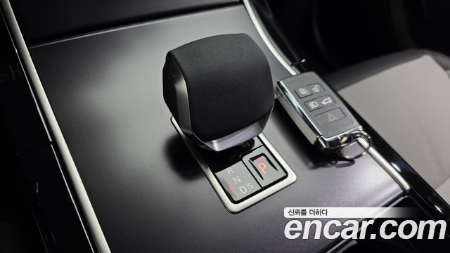Land Rover Range Rover Velar 2026 — photo 13