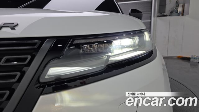 Land Rover Range Rover Velar 2026 — photo 17