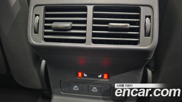 Land Rover Range Rover Velar 2026 — photo 18