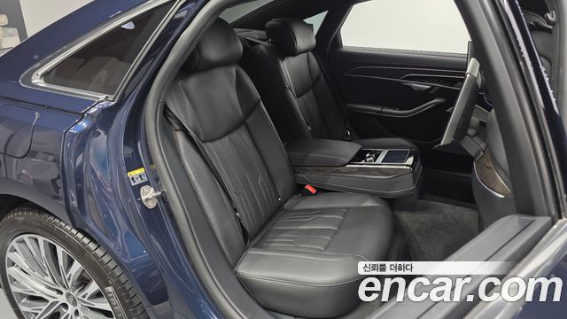 Audi A8 2023 — photo 11