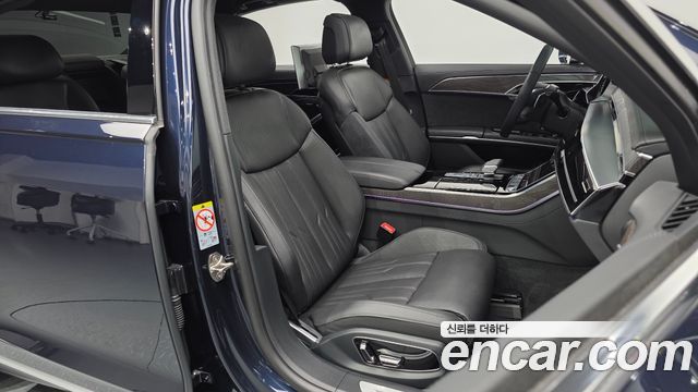 Audi A8 2023 — photo 12