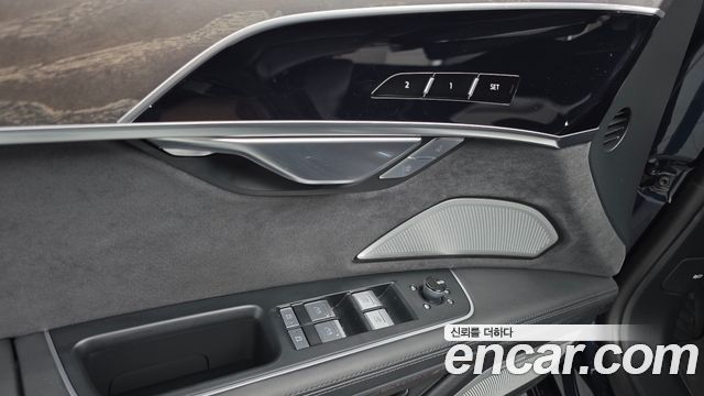 Audi A8 2023 — photo 14