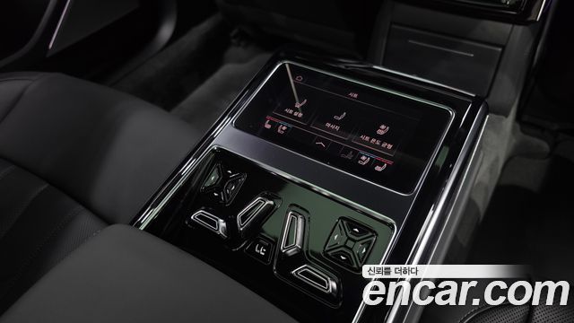 Audi A8 2023 — photo 19