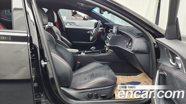 Kia Stinger 2023 — photo 17