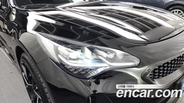 Kia Stinger 2023 — photo 8
