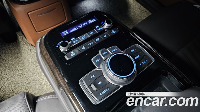 Genesis G90 2019 — photo 28