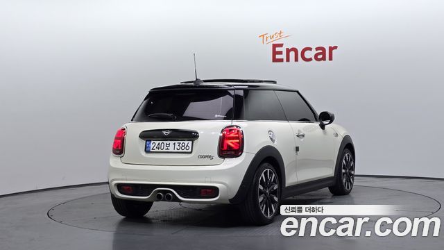 Mini Cooper 2020 — photo 2