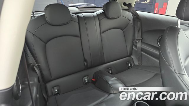 Mini Cooper 2020 — photo 17