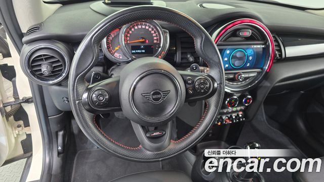 Mini Cooper 2020 — photo 18