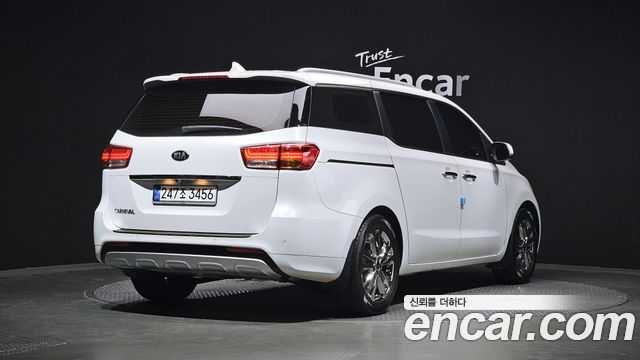 Kia Canival 2015 — photo 2
