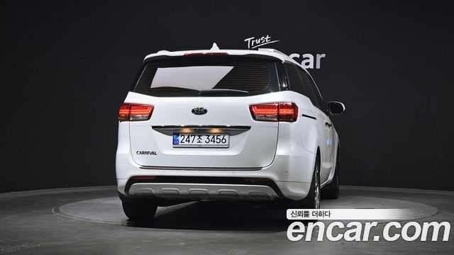 Kia Canival 2015 — photo 4