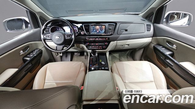 Kia Canival 2015 — photo 10