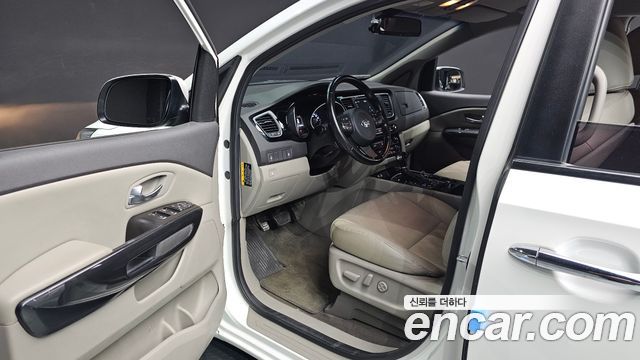Kia Canival 2015 — photo 13