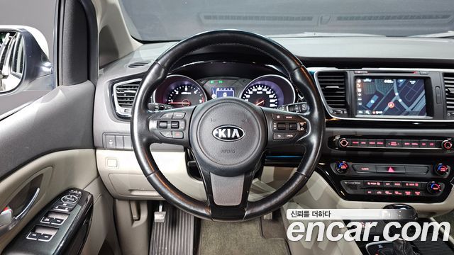 Kia Canival 2015 — photo 19