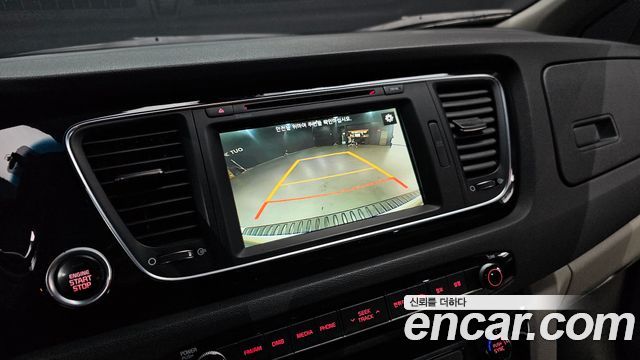 Kia Canival 2015 — photo 21
