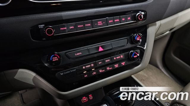 Kia Canival 2015 — photo 25