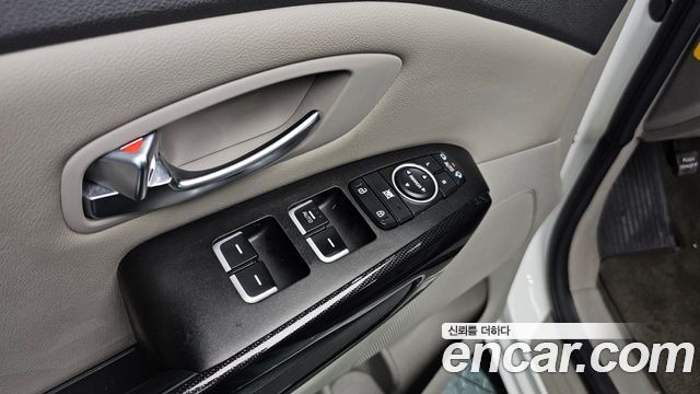 Kia Canival 2015 — photo 26