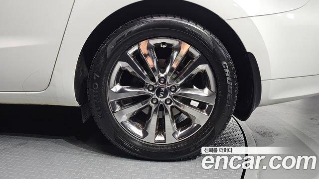 Kia Canival 2015 — photo 7