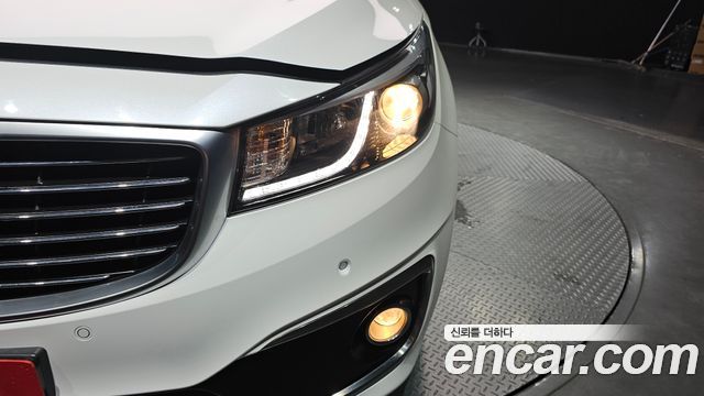 Kia Canival 2015 — photo 8