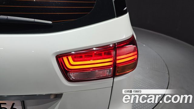 Kia Canival 2015 — photo 9