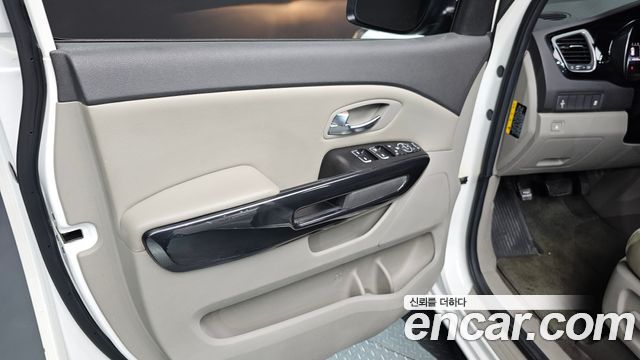 Kia Canival 2015 — photo 14