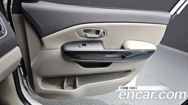 Kia Canival 2015 — photo 15
