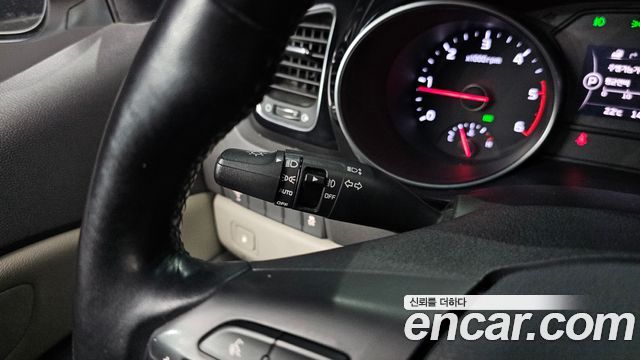 Kia Canival 2015 — photo 28