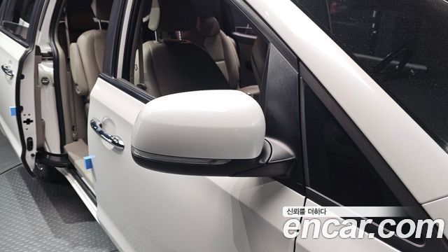 Kia Canival 2015 — photo 29