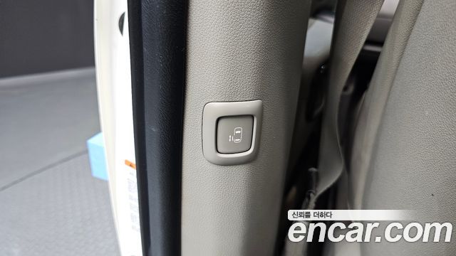 Kia Canival 2015 — photo 31