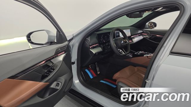 BMW 5-Series 2026 — photo 10